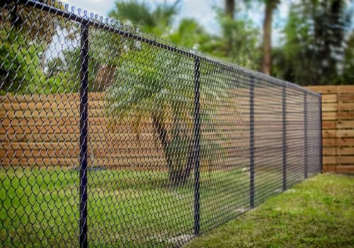 What is the cheapest fence material in 2023?