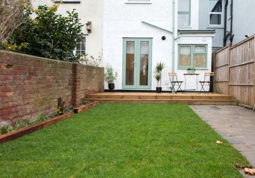 Fences vs Walls: Choosing the Right Option for Your Property